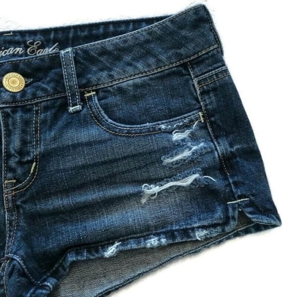 American Eagle Outfitters AE distressed daisy dukes blue jean fringe hem shorts